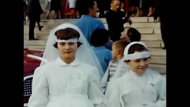 1950年意大利帕勒莫游行 20世纪50年代后 女孩们穿上了正式服装 — 图库视频影像