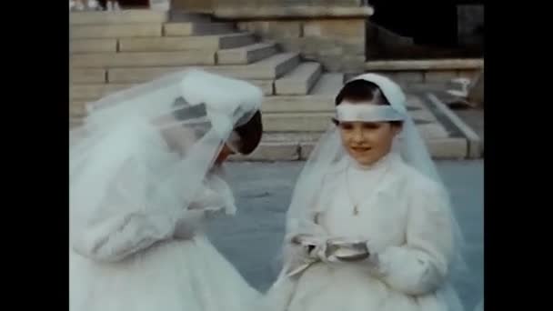 Palermo Marzec 1950 Małe Dziewczynki Formalnych Strojach Komunii Latach — Wideo stockowe