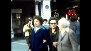 Venedik, Veneto 24 Mayıs 1980: Venedik turistleri 1980 'lerde şehri ziyaret ettiler