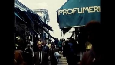 Venedik, Veneto 24 Mayıs 1980: Venedik turistleri 1980 'lerde şehri ziyaret ettiler
