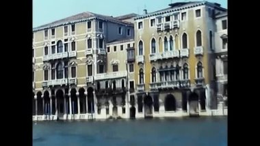 Venedik, Venedik 24 Mayıs 1980: Venedik 'in 1980' lerdeki görüntüleri gondolla ve gemiyle