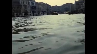 Venedik, Venedik 24 Mayıs 1980: Venedik 'in 1980' lerdeki görüntüleri gondolla ve gemiyle