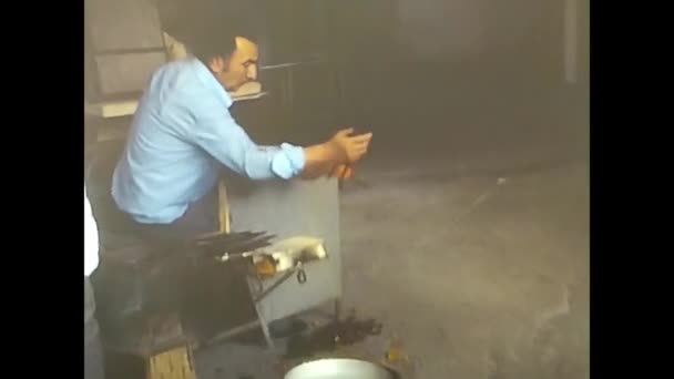 Венеція Венеція Травня 1980 Року Венічна Лабораторія Скляної Фабрики Чоловіком — стокове відео