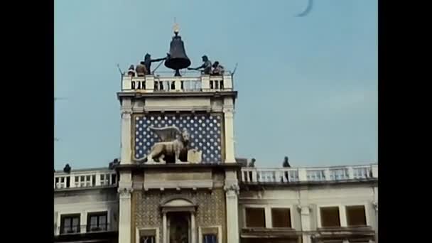 Venedik Veneto Mayıs 1980 Venedik Talya Piazza San Marco Yürüyen — Stok video