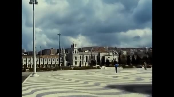 Lizbona Hiszpania Czerwca 1970 Plac Widokiem Katedrę Lizbonie Latach — Wideo stockowe