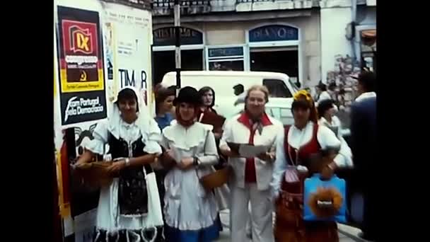 리스본 June 1970 대거리에서 스페인 여성들 — 비디오