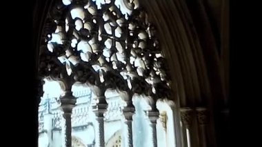 Lizbon, İspanya 18 Haziran 1970: Seyyahlar Fatima Sığınağı adına mum yakıyor