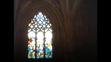 Lizbon, İspanya 18 Haziran 1970: Seyyahlar Fatima Sığınağı adına mum yakıyor