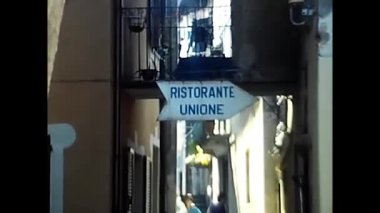 Büyük göl, Piedmont 17 Mayıs 1980. Sokak, Maggiore Gölü 'nün 80 yıllık işareti.