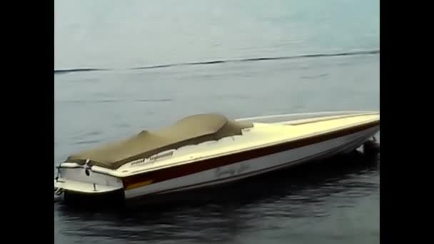 Jezioro Główne Piemont Maja 1980 Widok Ruchome Stacjonarne Łodzie Jeziorze — Wideo stockowe