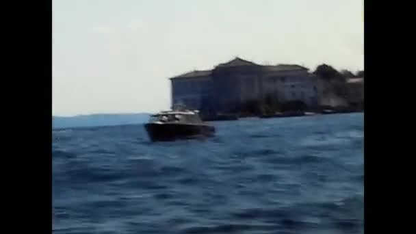 1980年5月17日ピードモント湖少佐1980年代マグゴア湖での移動と固定船の眺め — ストック動画