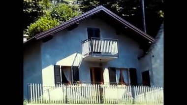 Büyük göl, Piedmont 17 Mayıs 1980: 80 'lerde yazlık kulübelerde evleri olan Alp Dağları