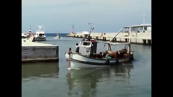 Sjö Major Piemonte Maj 1980 Fiskebåt Anländer Till Hamnen Talet — Stockvideo