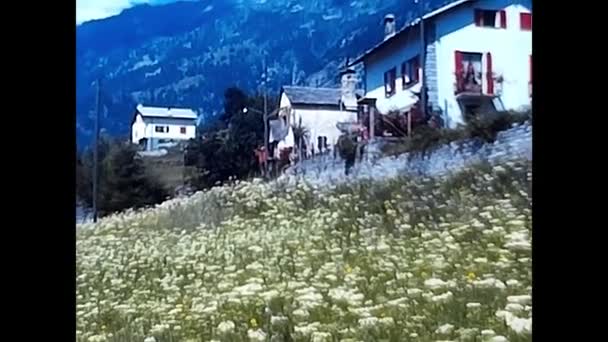 Jezioro Główne Piemont Maja 1980 Góry Alp Domkami Domkach Lecie — Wideo stockowe