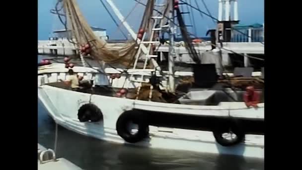 Lago Mayor Piedmont Mayo 1980 Barco Pesca Que Llega Puerto — Vídeo de stock