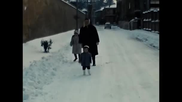 Forli Dicembre 1960 Persone Sulla Neve Con Bambini Forli Negli — Video Stock