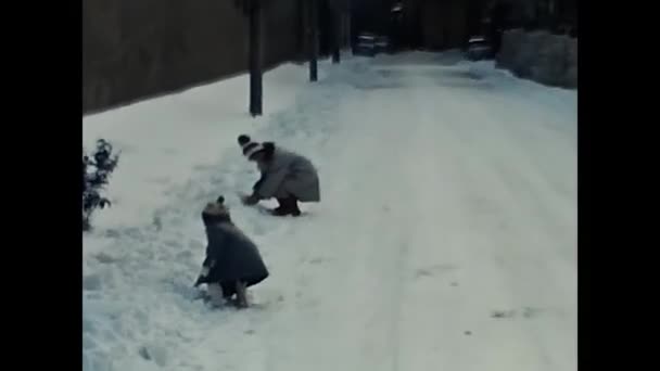 Forli Dicembre 1960 Persone Sulla Neve Con Bambini Forli Negli — Video Stock