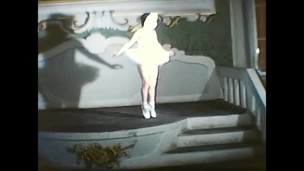 Forli Itali Czerwiec 1960 Tancerka Baletowa Podczas Wystawy Lat Tych — Wideo stockowe