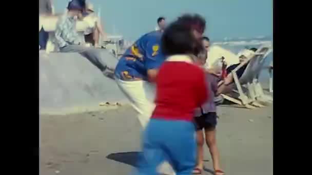 Forli Italien Juni 1960 Strand Mit Und Menschen Urlaub 1960Er — Stockvideo