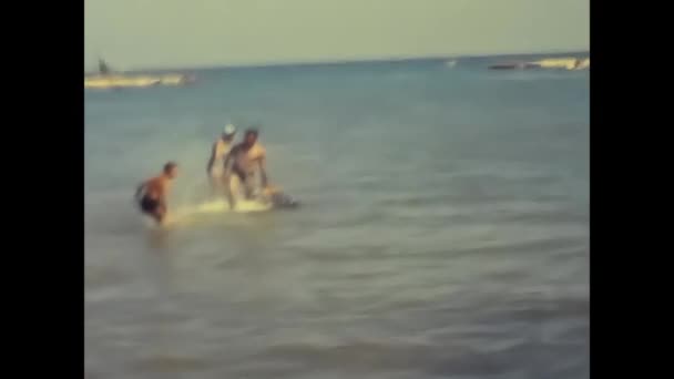 Forli Italia Agosto 1960 Personas Playa — Vídeos de Stock