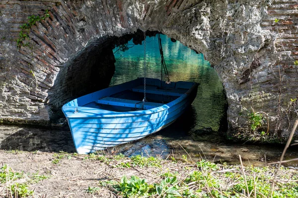 Ιδιωτικό Σκάφος Στον Ποταμό Stifone Στην Κοιλάδα Της Narni — Φωτογραφία Αρχείου
