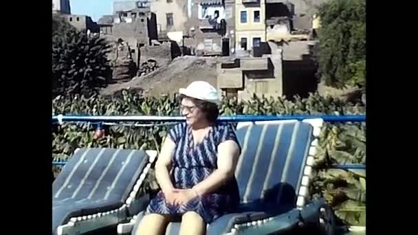 Luxor Ägypten Februar 1980 Frau Urlaub Ägypten 80Er Jahre — Stockvideo