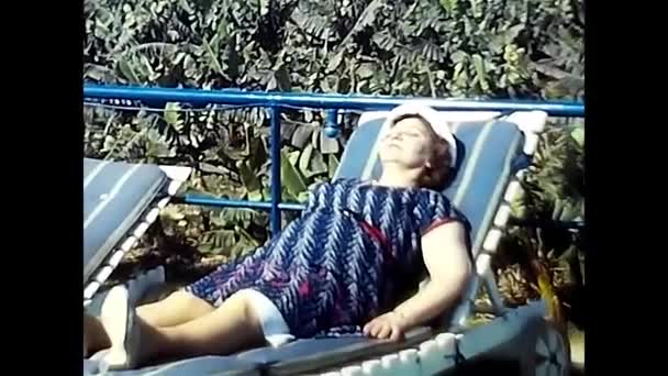 Luxor Ägypten Februar 1980 Frau Urlaub Ägypten 80Er Jahre — Stockvideo