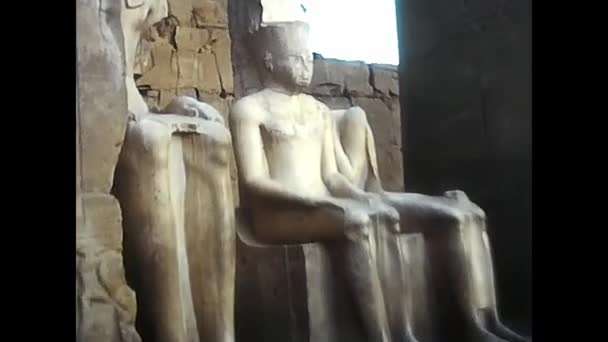 Luxor Ägypten Februar 1980 Ägyptische Hieroglyphen Den Strukturen Der Achtziger — Stockvideo