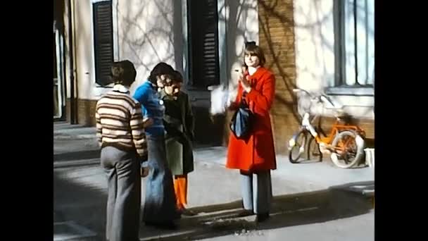 พาเลอร ตาล พฤษภาคม 1970 กชายเด นและพ นในสวน 70S — วีดีโอสต็อก