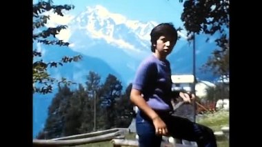 Palermo, İtalya 19 Mayıs 1970: Erkekler dağ köyünde 70 'lerde oynuyor