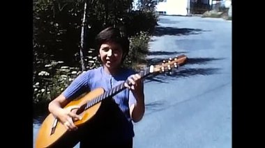 Palermo, İtalya 19 Mayıs 1970: 70 'lerde dağlarda yürüyen bir grup kız