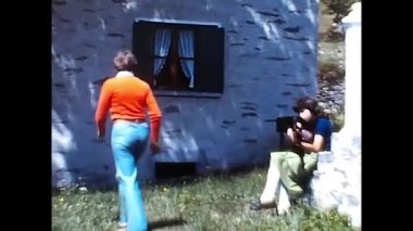 Palermo, İtalya 19 Mayıs 1970: Erkekler dağ köyünde 70 'lerde oynuyor