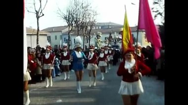 Novara, İtalya 18 Eylül 1970: 70 'lerin şarap festivali geçit töreninde oretler