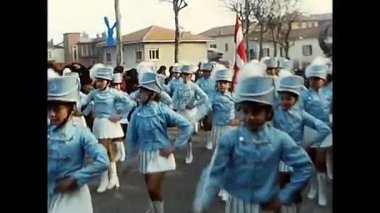 Novara, İtalya 18 Eylül 1970: 70 'lerin şarap festivali geçit töreninde oretler