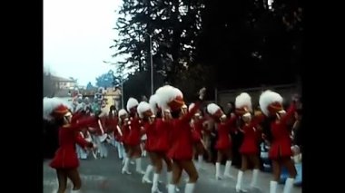 Novara, İtalya 18 Eylül 1970: 70 'lerin şarap festivali geçit töreninde oretler