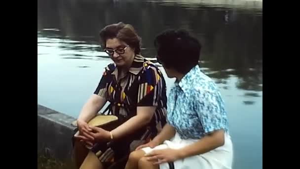 Palermo Italië September 1977 Vrouwen Aan Rivier Jaren — Stockvideo