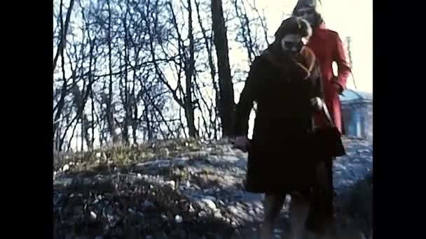 Palermo Italy September 1977 Kvinnor Vid Floden Talet — Stockvideo
