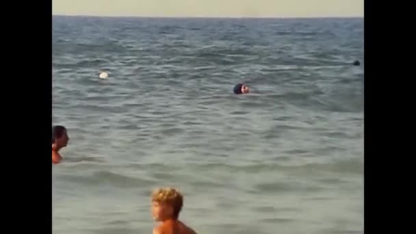 Palermo Italy August 1977 People Bathing Swimming Sea 70S — ストック動画