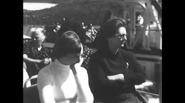 Palermo, İtalya 10 Mayıs 1374: 70 'lerden kalma siyah beyaz feribottaki insanlar