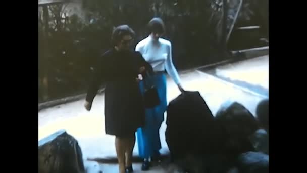 Palermo Talya Mart 1974 Iki Kadın Yıllarda Tatile Çıktı — Stok video