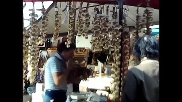 Saas Fee Switzerland May 1980 Outdoor Market Fruit Vegetables Clothing — Stock Video