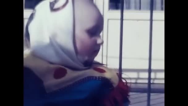 Milan Italy February 1980 Little Girl Masked Carnival Family — Video
