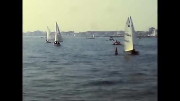 Riccione Italy Серпня 1980 Вітрильники Морі — стокове відео