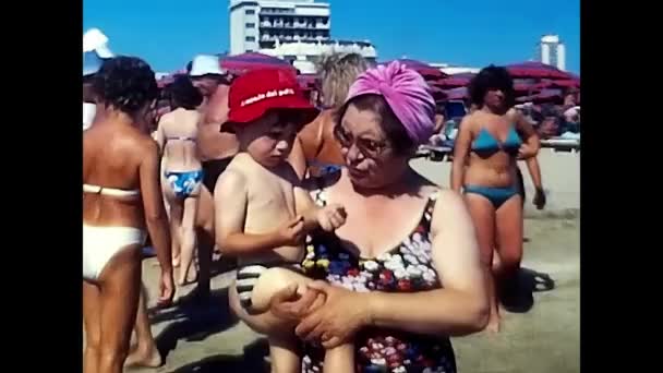 Riccione Italy August 1980 Children People Beach 80S — Stock Video