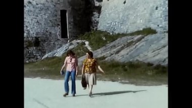 Brescia, İtalya 10 Ağustos 1970: Brescia 70 'lerin şatosuna turistler