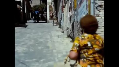 Brescia, İtalya 10 Ağustos 1970: 70 'lerde Brescia' da turistler