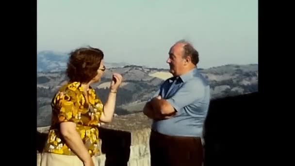 1970年8月10日 意大利布雷西亚 前往布雷西亚城堡的游客 — 图库视频影像