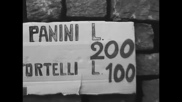 Milan Italy June 1970 70S Lira Products Sale Sign — Stok video