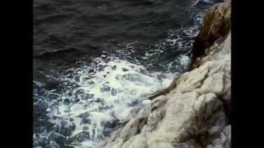 Ligutia İtalya 19 Mayıs 1970: 70 'lerden denize bakan bir uçurum manzarası