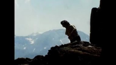 Milan, İtalya 10 Haziran 1970: 70 'lerin dağlarında tatil yapan insanların faaliyetleri